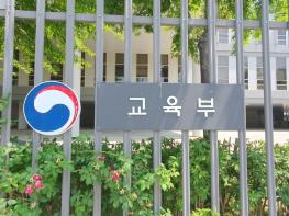 이주호 부총리, 인공지능(AI) 디지털교과서 활용 학교 방문 및 현장 의견 청취 기사 이미지